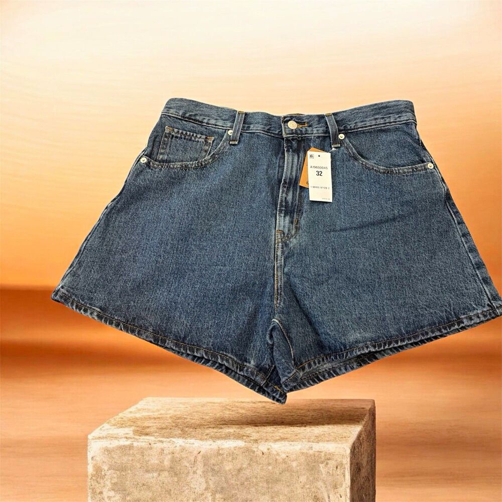 Levi's Women’s Blue Wash Cotton Denim Shorts 5-Pocket Flat Front Button Size 14